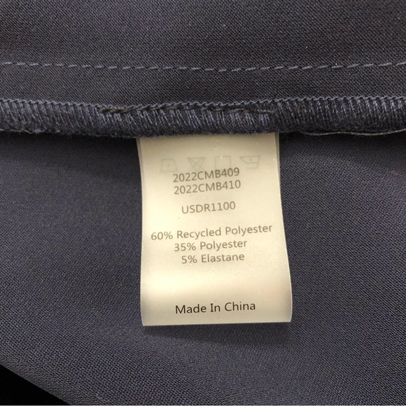 Universal Standard Premier Dress - Picture 4 of 9